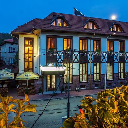 Family Hotel تيتيفين المظهر الخارجي الصورة