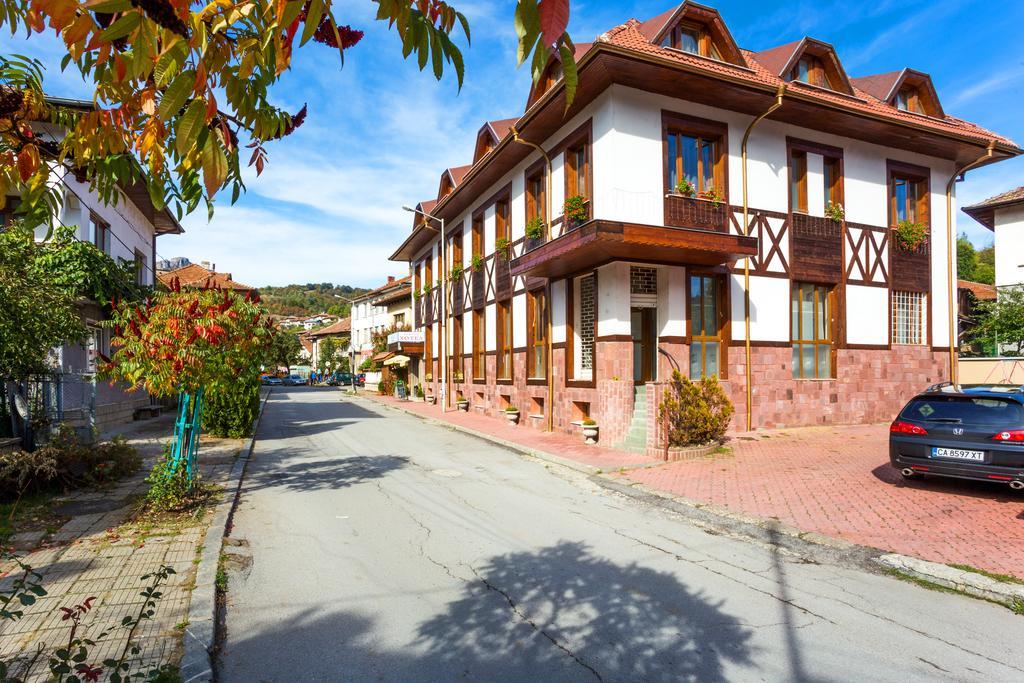 Family Hotel تيتيفين المظهر الخارجي الصورة