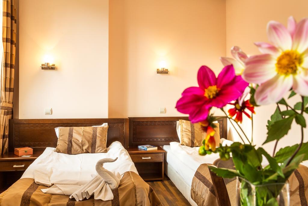 Family Hotel تيتيفين المظهر الخارجي الصورة