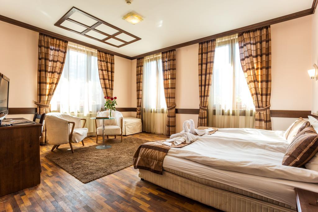 Family Hotel تيتيفين المظهر الخارجي الصورة