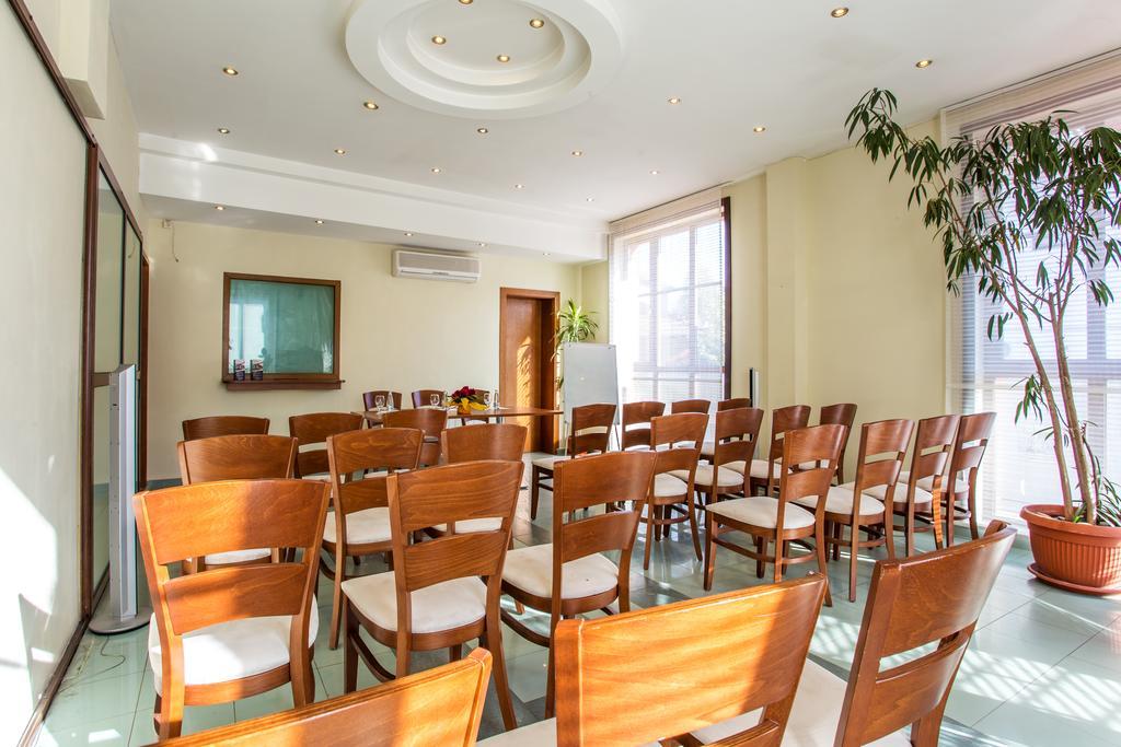 Family Hotel تيتيفين المظهر الخارجي الصورة