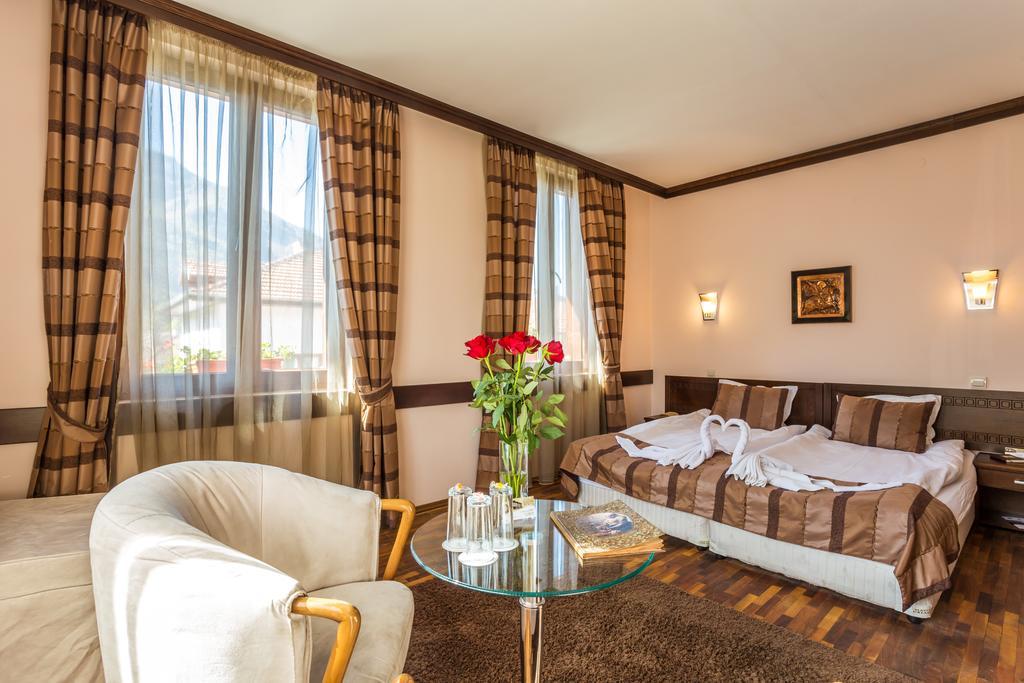Family Hotel تيتيفين المظهر الخارجي الصورة