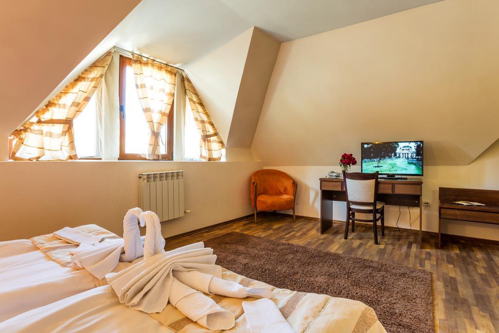 Family Hotel تيتيفين المظهر الخارجي الصورة
