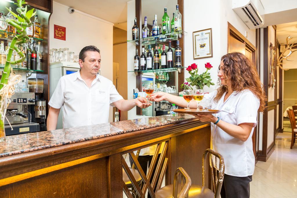 Family Hotel تيتيفين المظهر الخارجي الصورة
