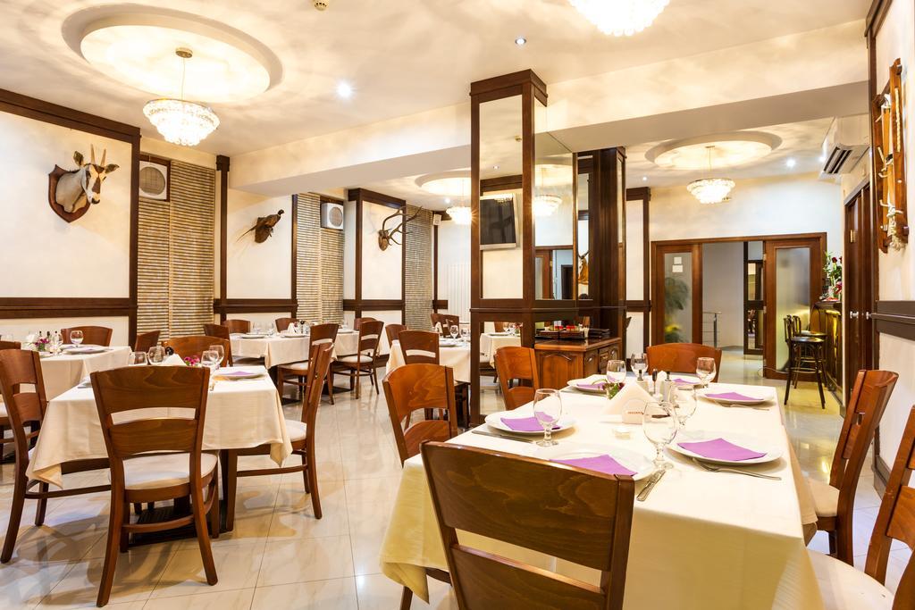 Family Hotel تيتيفين المظهر الخارجي الصورة