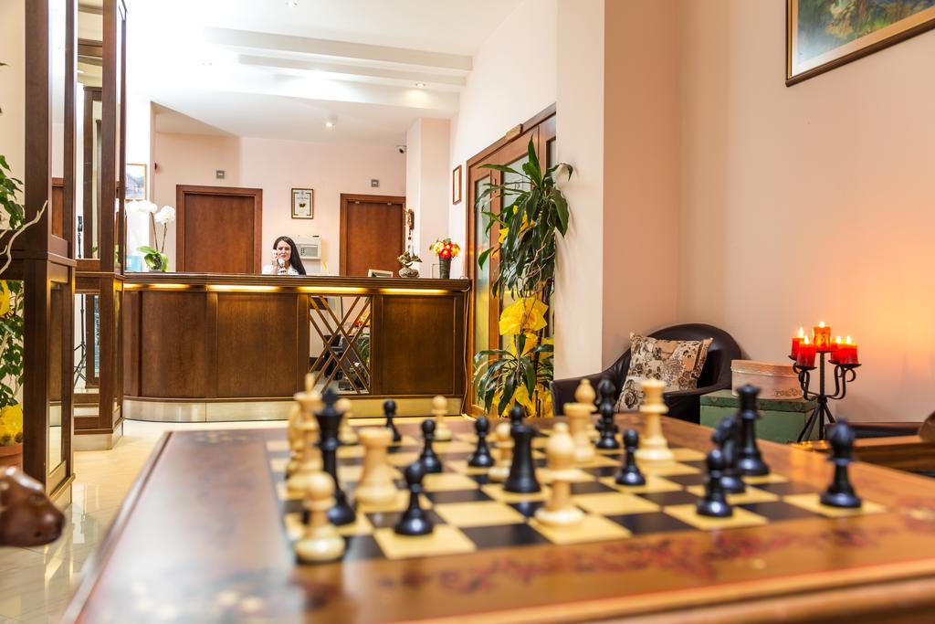 Family Hotel تيتيفين المظهر الخارجي الصورة