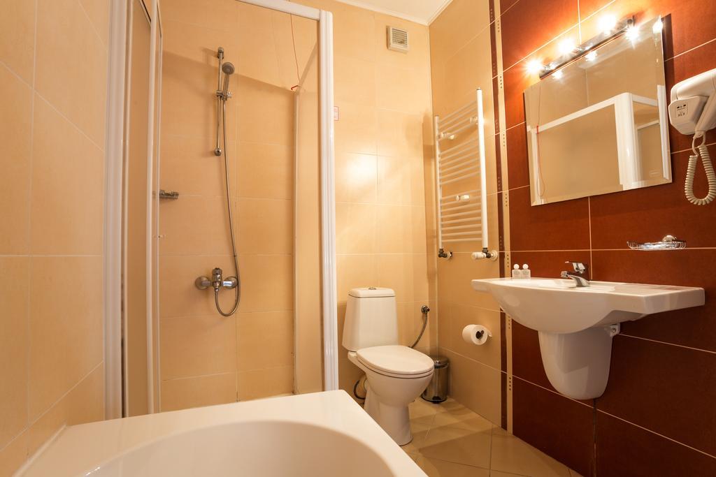 Family Hotel تيتيفين المظهر الخارجي الصورة