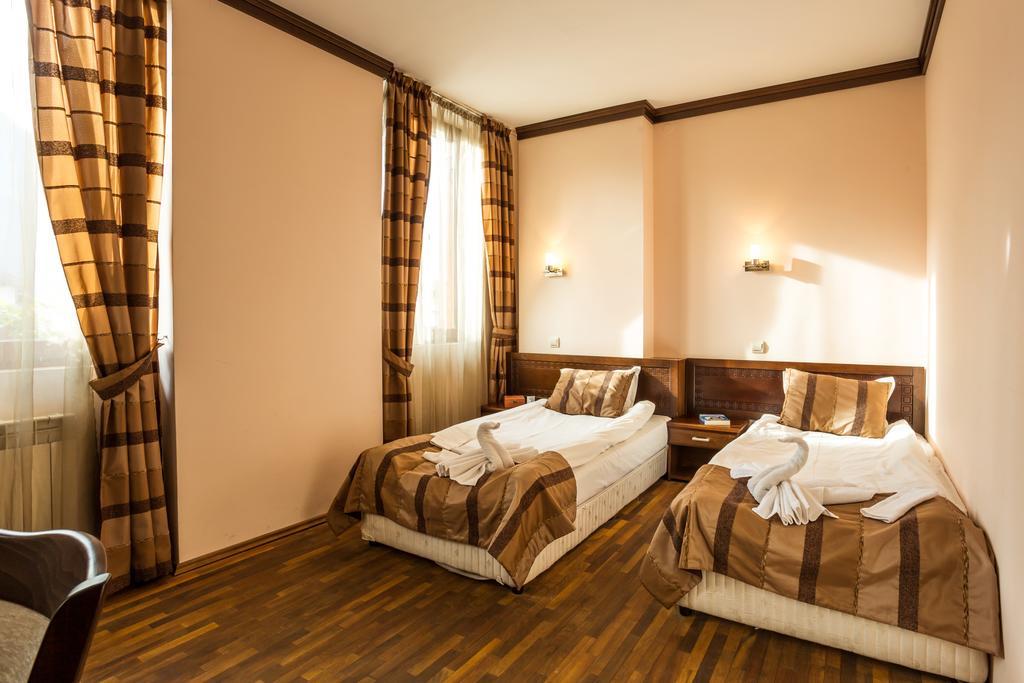 Family Hotel تيتيفين المظهر الخارجي الصورة